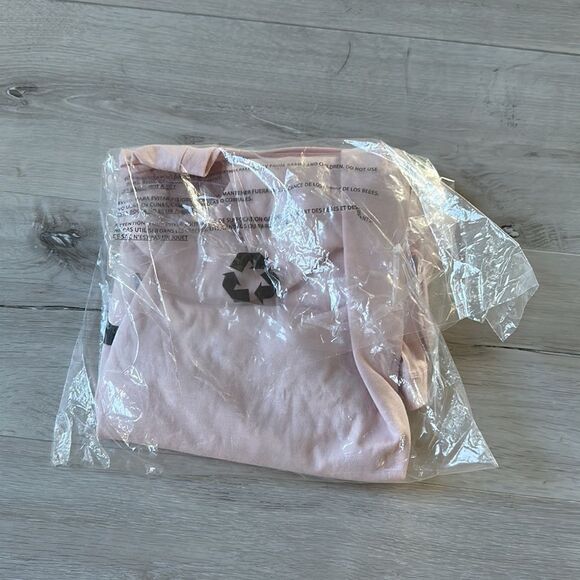 True Religion Tee-Shirt With Back Print In Back XL  Pale Pink NWT IN PACKAGING - Picture 5 of 5